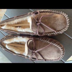 UGG Ascot women size 5